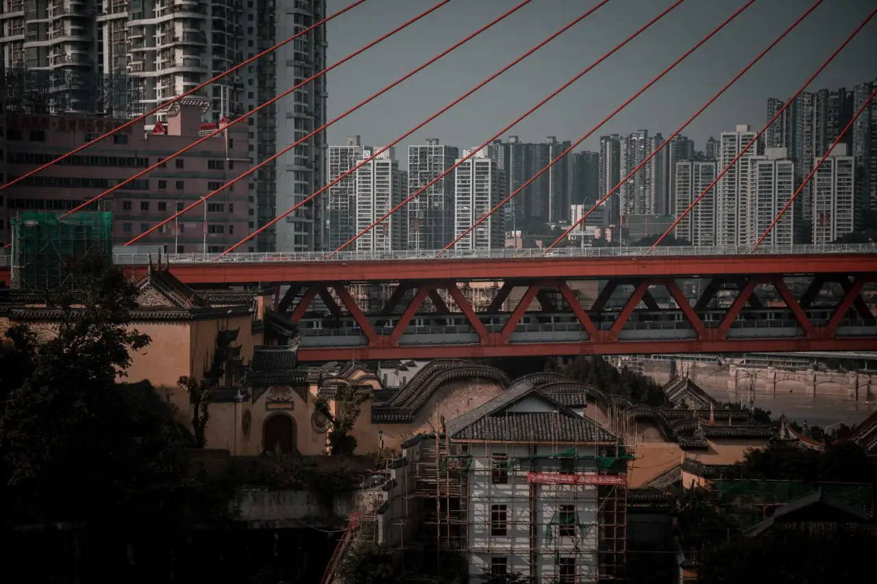 广西企业用工风险防控：劳务派遣与人事外包模式对比分析