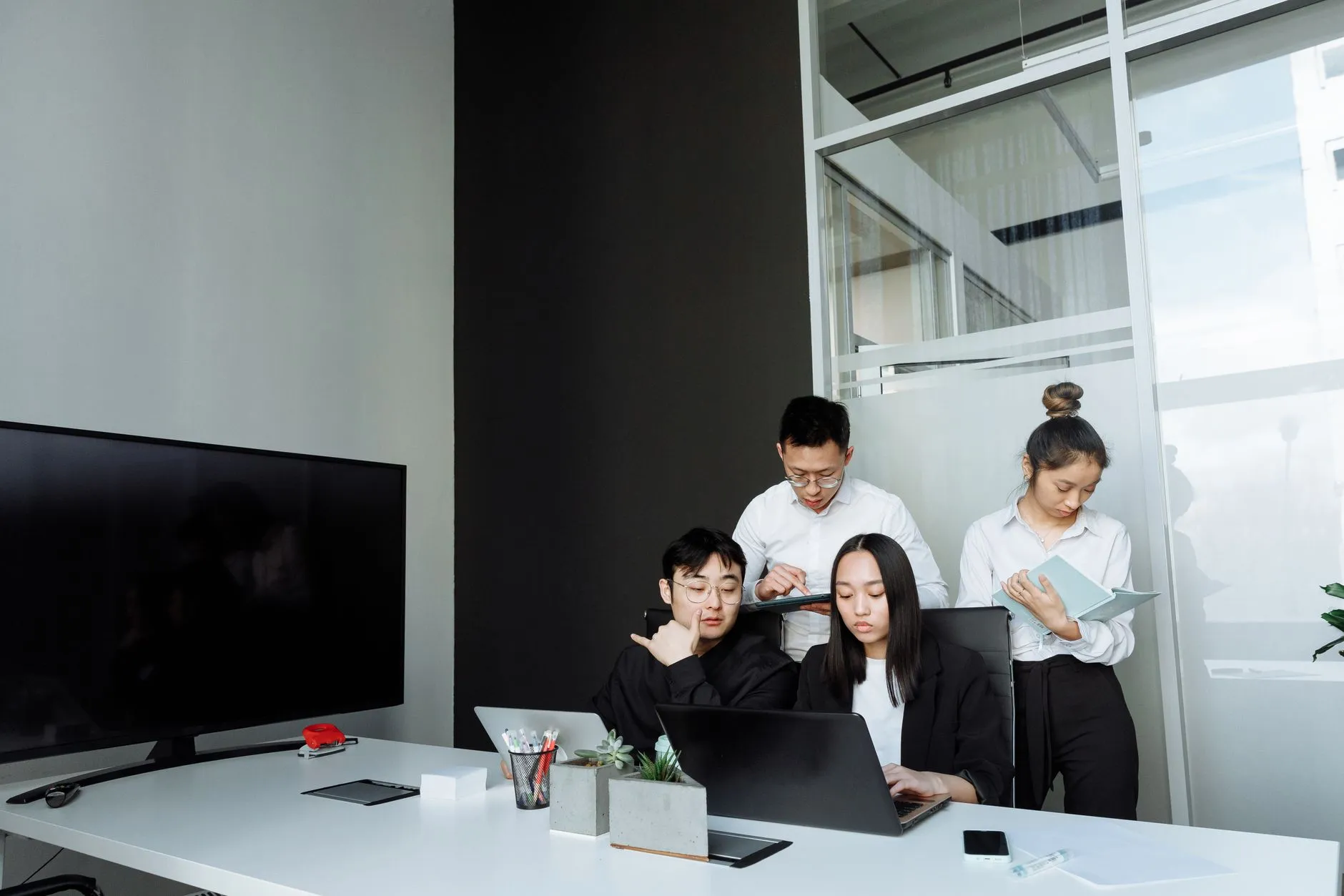 人事外包服务在中小企业中的成本优化与实施路径